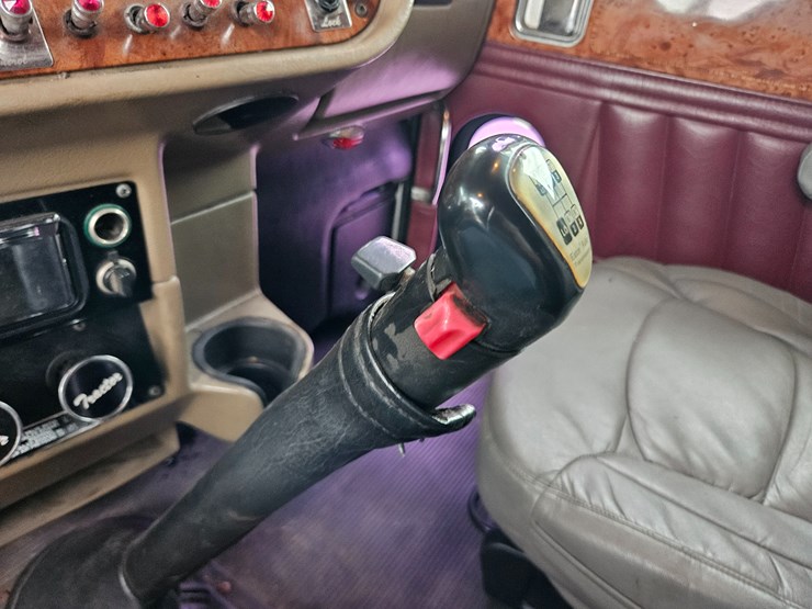 2003-peterbilt-379-image-66