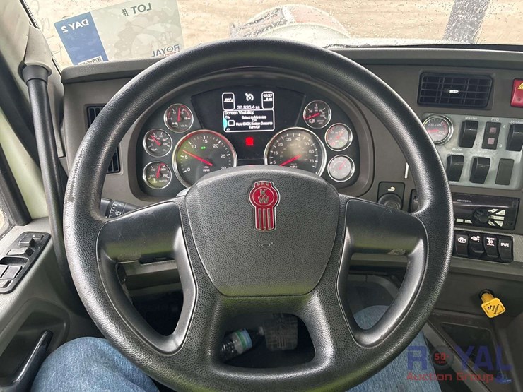 2016-kenworth-t880-image-13
