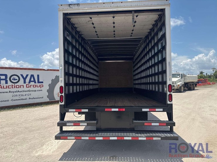 2019-isuzu-npr-image-19
