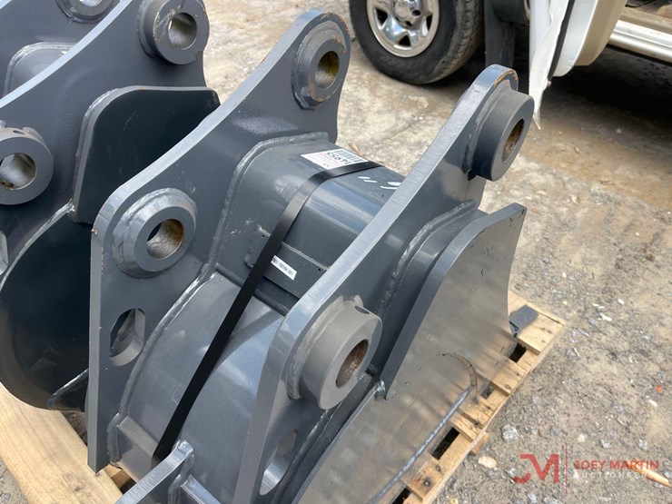 16"-wide-hydraulic-excavator-tooth-bucket-image-2