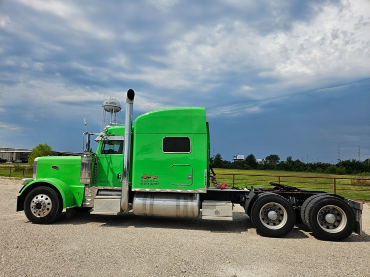 2015-peterbilt-389-image-11