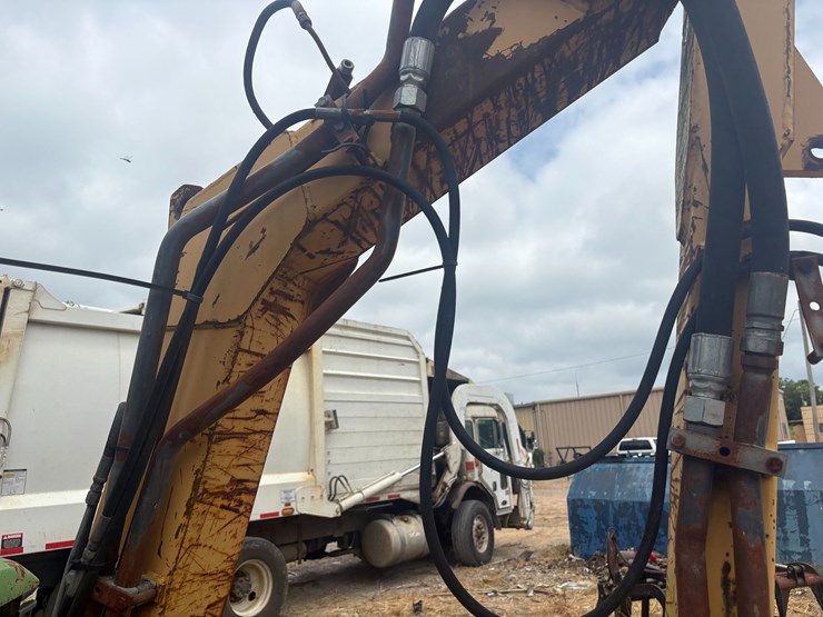 2000-john-deere-6310-image-40