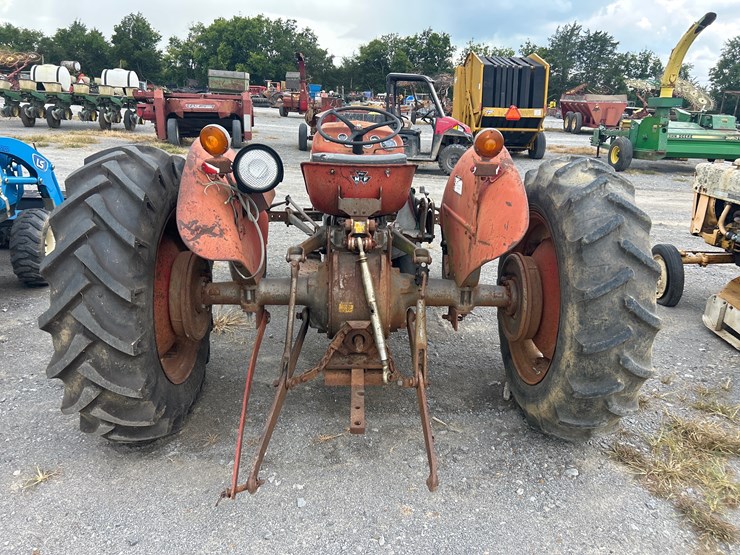 massey-ferguson-135-image-5