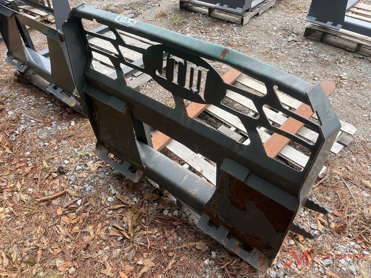 mtl-skid-steer-pallet-fork-attachment-image-2