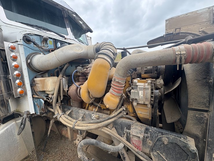 2005-peterbilt-379-image-50