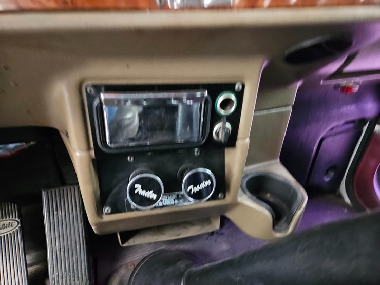 2003-peterbilt-379-image-67