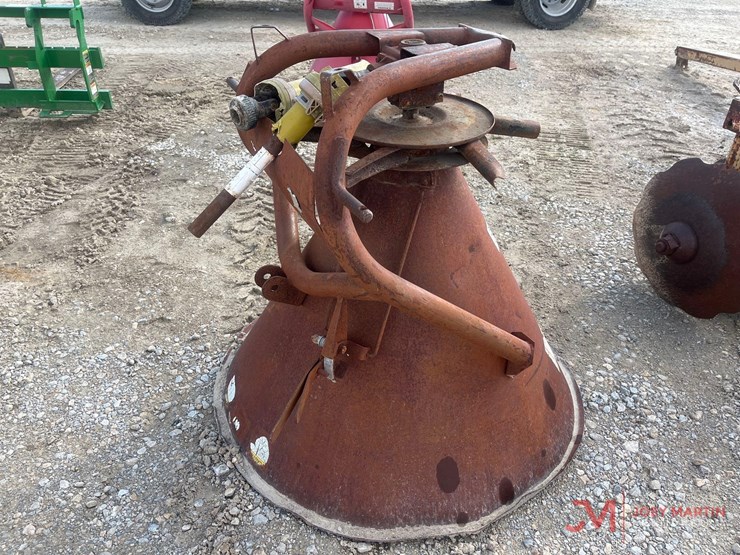 850-lb-capacity-fertilizer-spreader-and-seeder-image-5