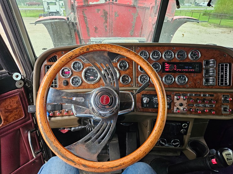 2003-peterbilt-379-image-74