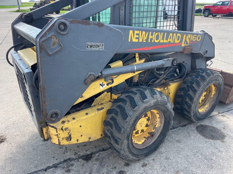 new-holland-l160-image-19