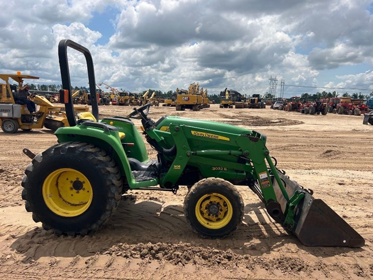 john-deere-3032e-image-5