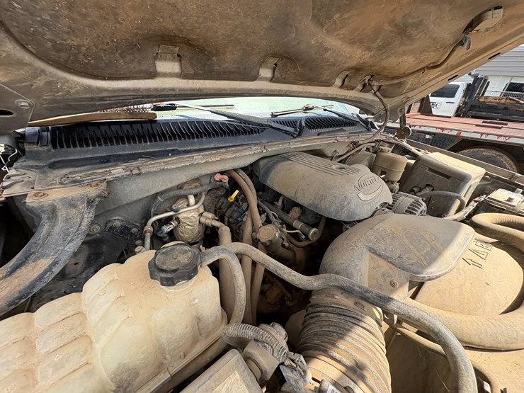 2002-chevrolet-1500-image-14