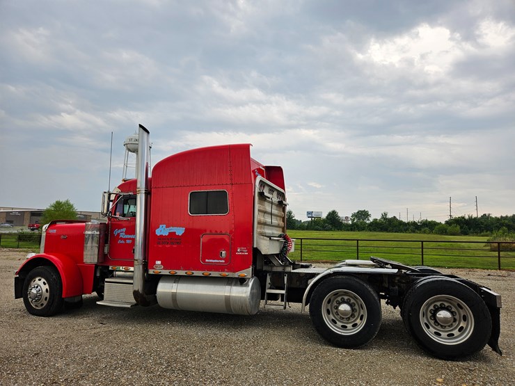 2003-peterbilt-379-image-12