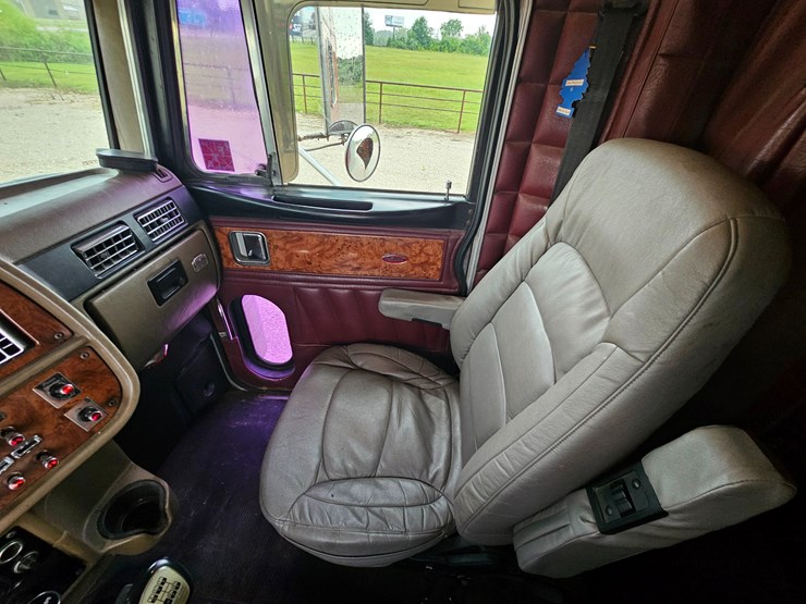 2003-peterbilt-379-image-62