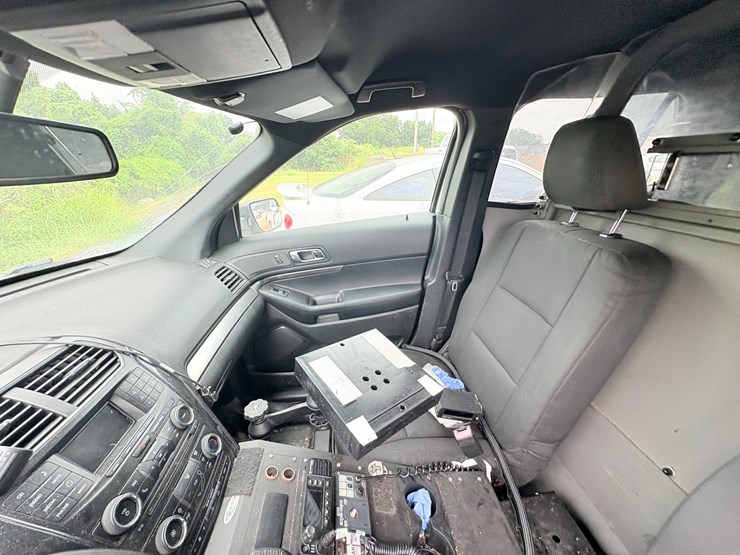 2018-ford-explorer-image-33
