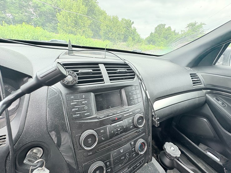2018-ford-explorer-image-35