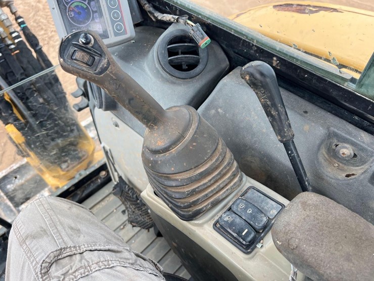 2015-caterpillar-303.5e2-cr-image-30
