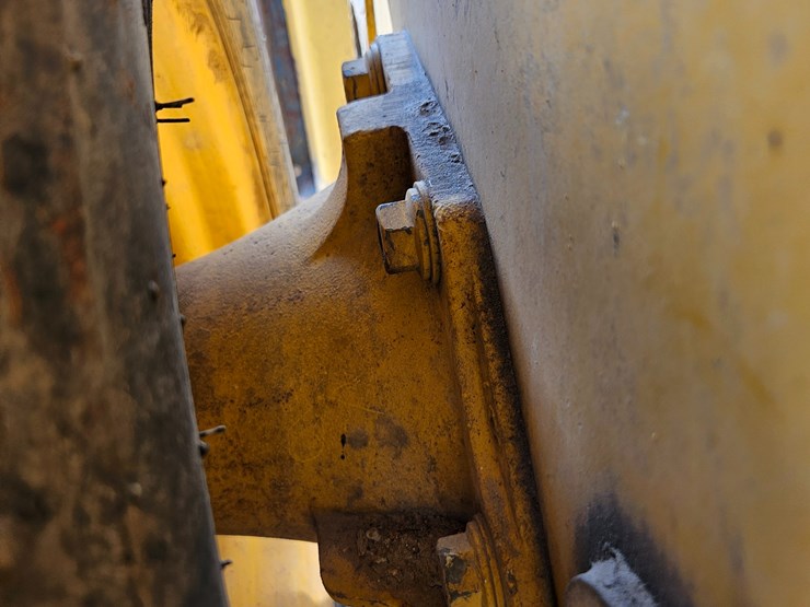 2010-deere-320d-image-50
