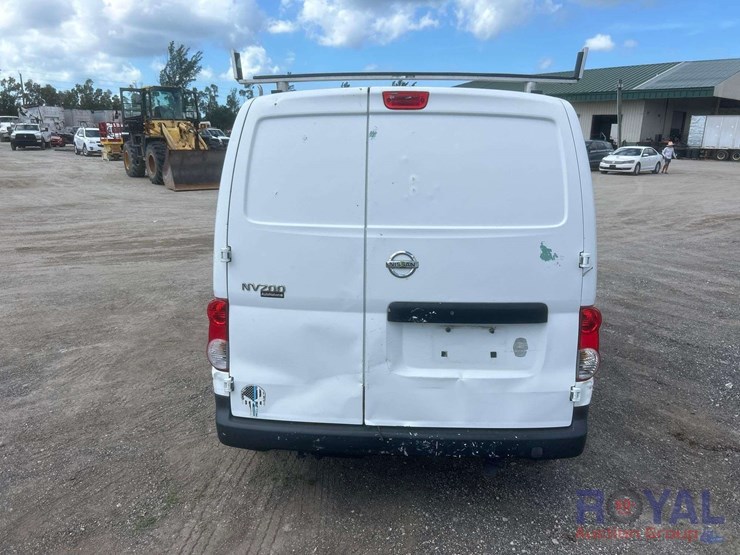 2014-nissan-nv200-image-20