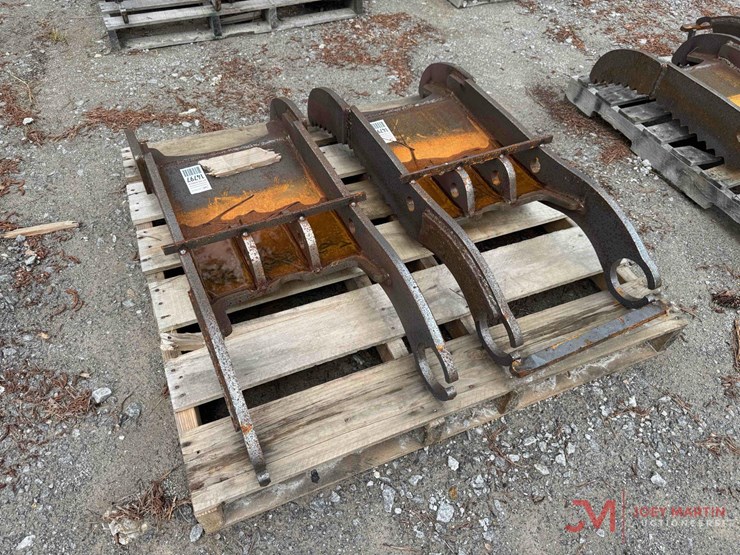 (2)-unused-2-finger-excavator-thumbs-image-1