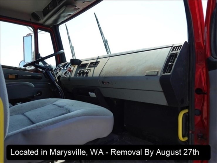 2000-freightliner-fl80-image-7