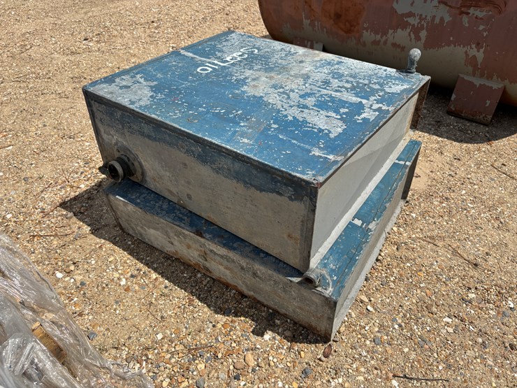 #22710-•-lot-of-2-fuel-tanks-image-1