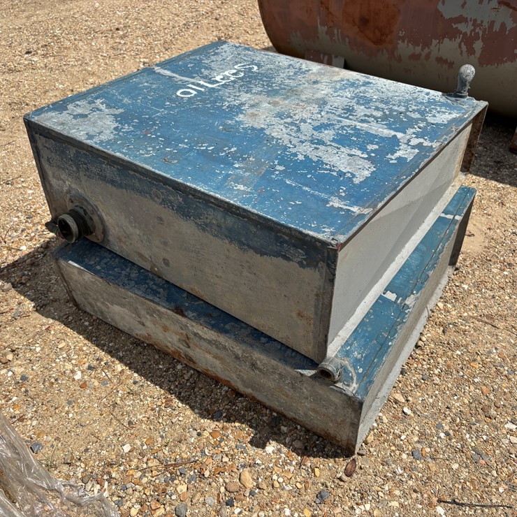 #22710 • LOT OF 2 FUEL TANKS