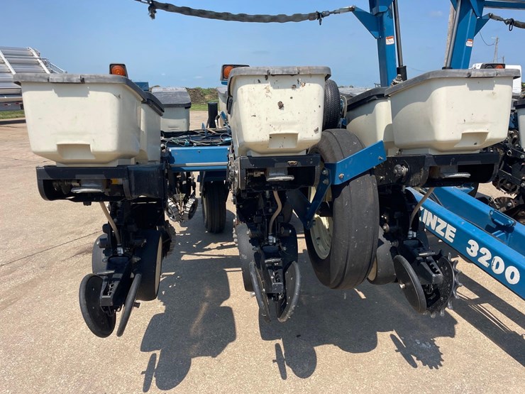 kinze-3200-image-7