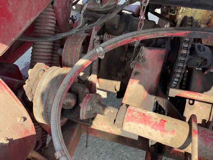new-holland-890-image-29