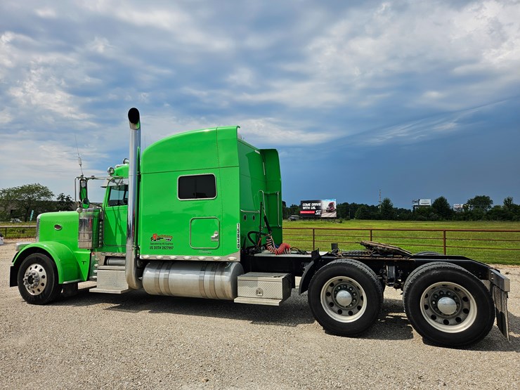 2015-peterbilt-389-image-13