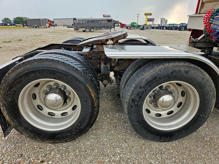 2003-peterbilt-379-image-94