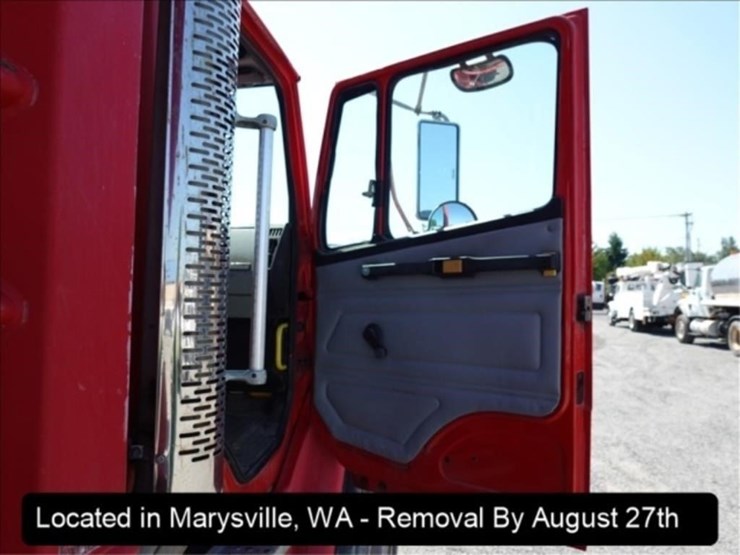 2000-freightliner-fl80-image-6