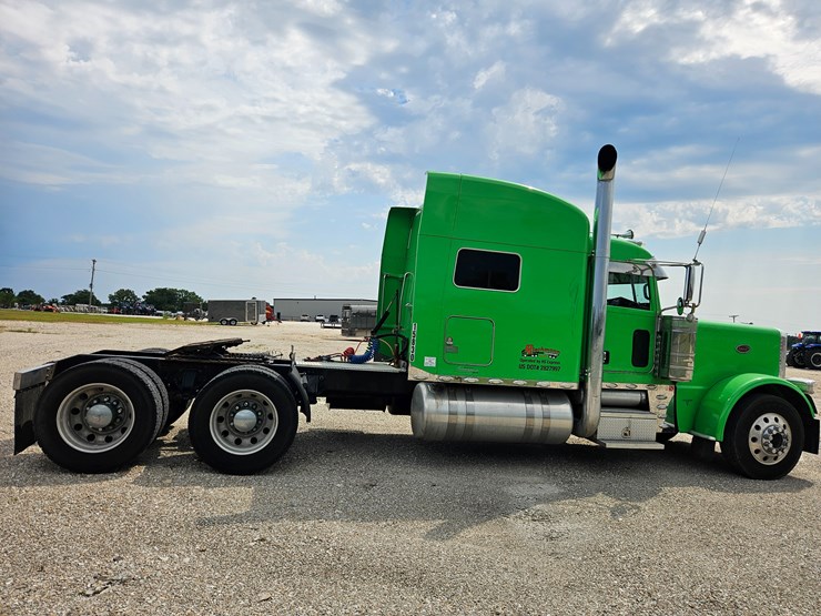 2015-peterbilt-389-image-27
