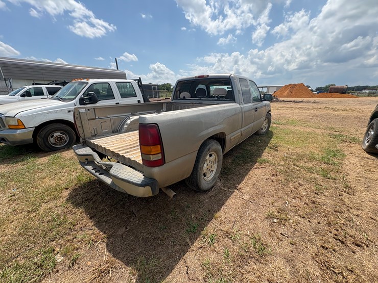 2002-chevrolet-1500-image-3