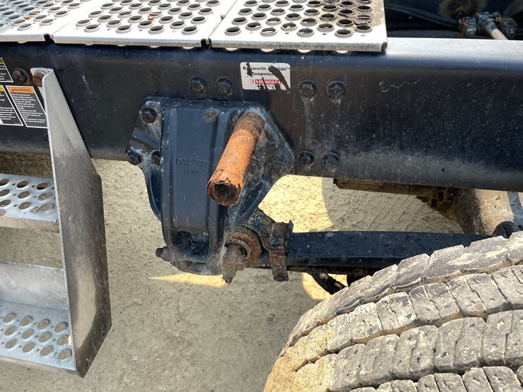 2016-kenworth-t680-image-30