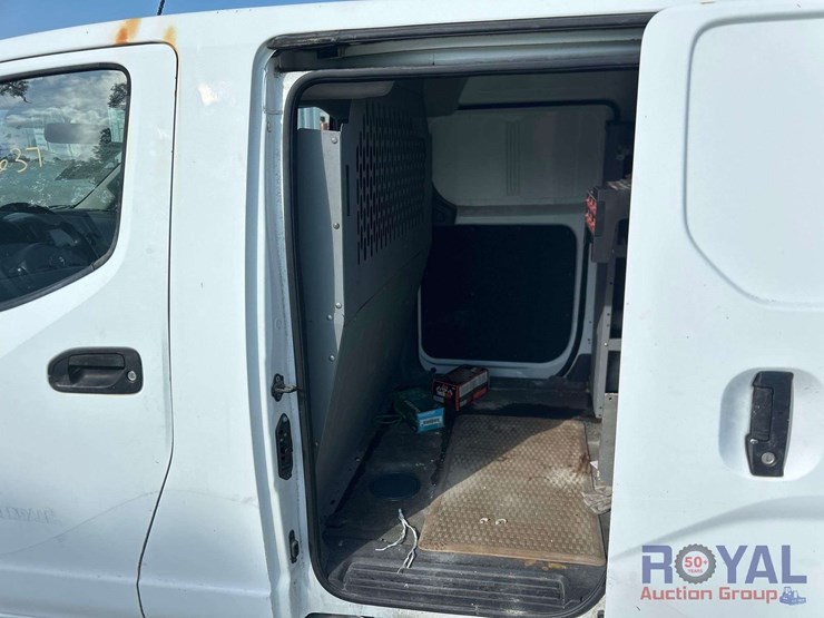 2016-nissan-nv200-image-15
