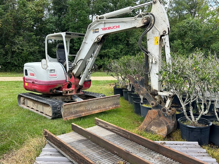 2018-takeuchi-tb260-image-1