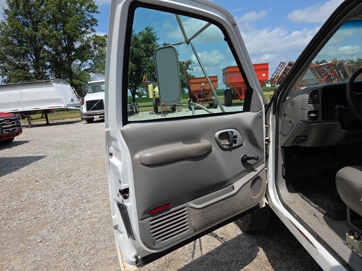 2000-gmc-3500hd-image-33