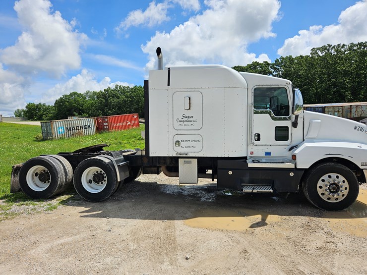 2005-kenworth-t600-image-32