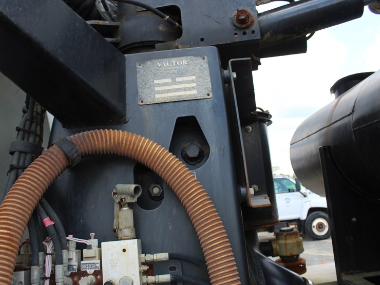 2004-vactor-2100-image-14