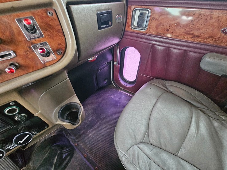 2003-peterbilt-379-image-63