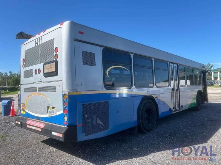 2014-gillig-low-floor-image-3