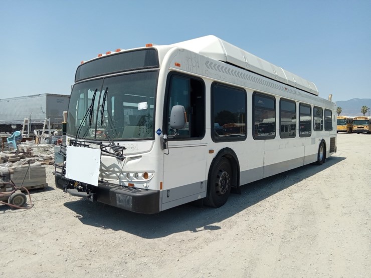 lot#---2007-new-flyer-c40lfr-transit-bus-image-2