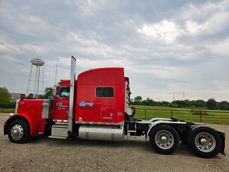 2003-peterbilt-379-image-11