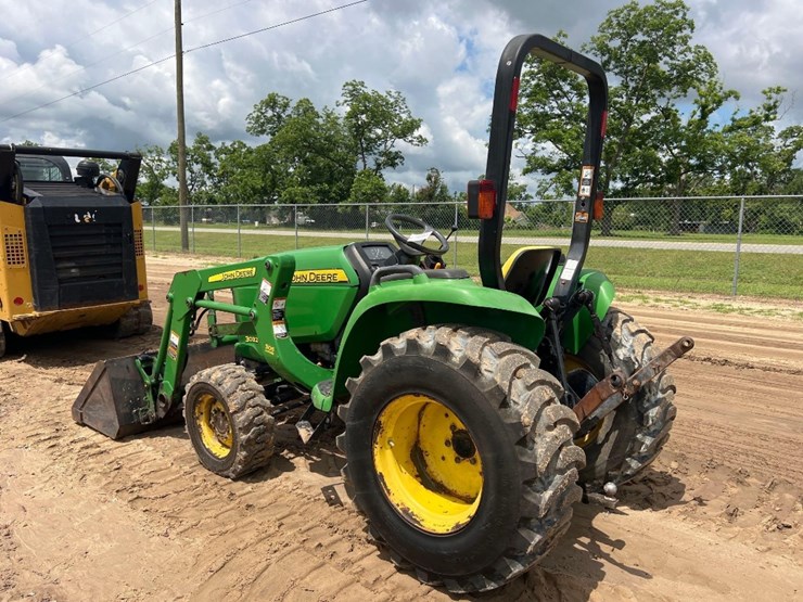 john-deere-3032e-image-2