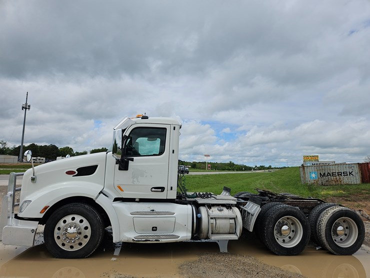 2014-peterbilt-579-image-4