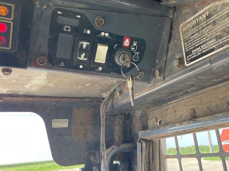 new-holland-l160-image-38