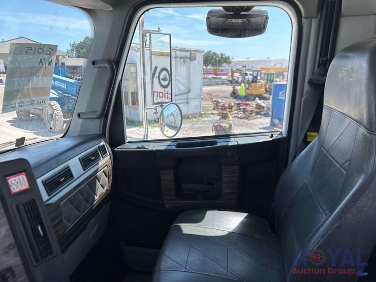2015-freightliner-122sd-image-19