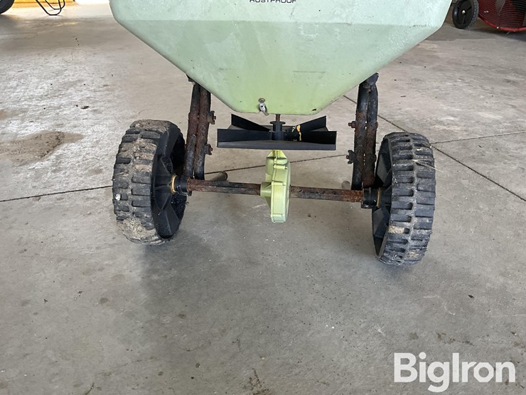 republic-fertilizer-broadcast-spreader-image-11