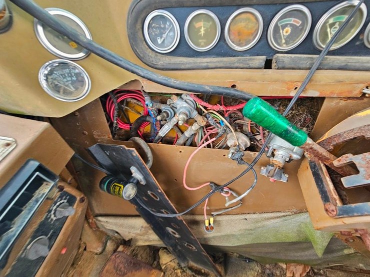 1979-caterpillar-613b-image-13
