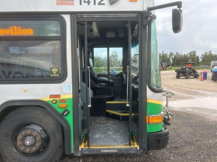 2014-gillig-low-floor-image-9